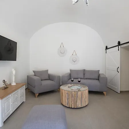 Euphemus Cave House דירה